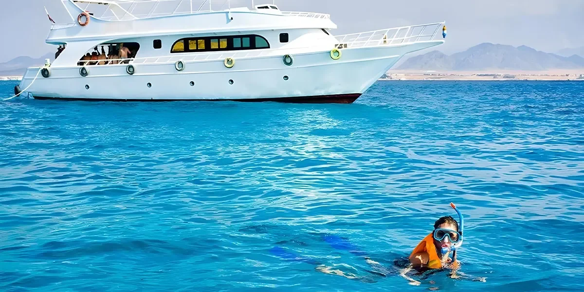 Tiran-Island-On-a-yacht-(diving-available)3